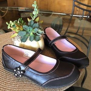 NWOT Brown Mary Janes Flower Velcro Size 1